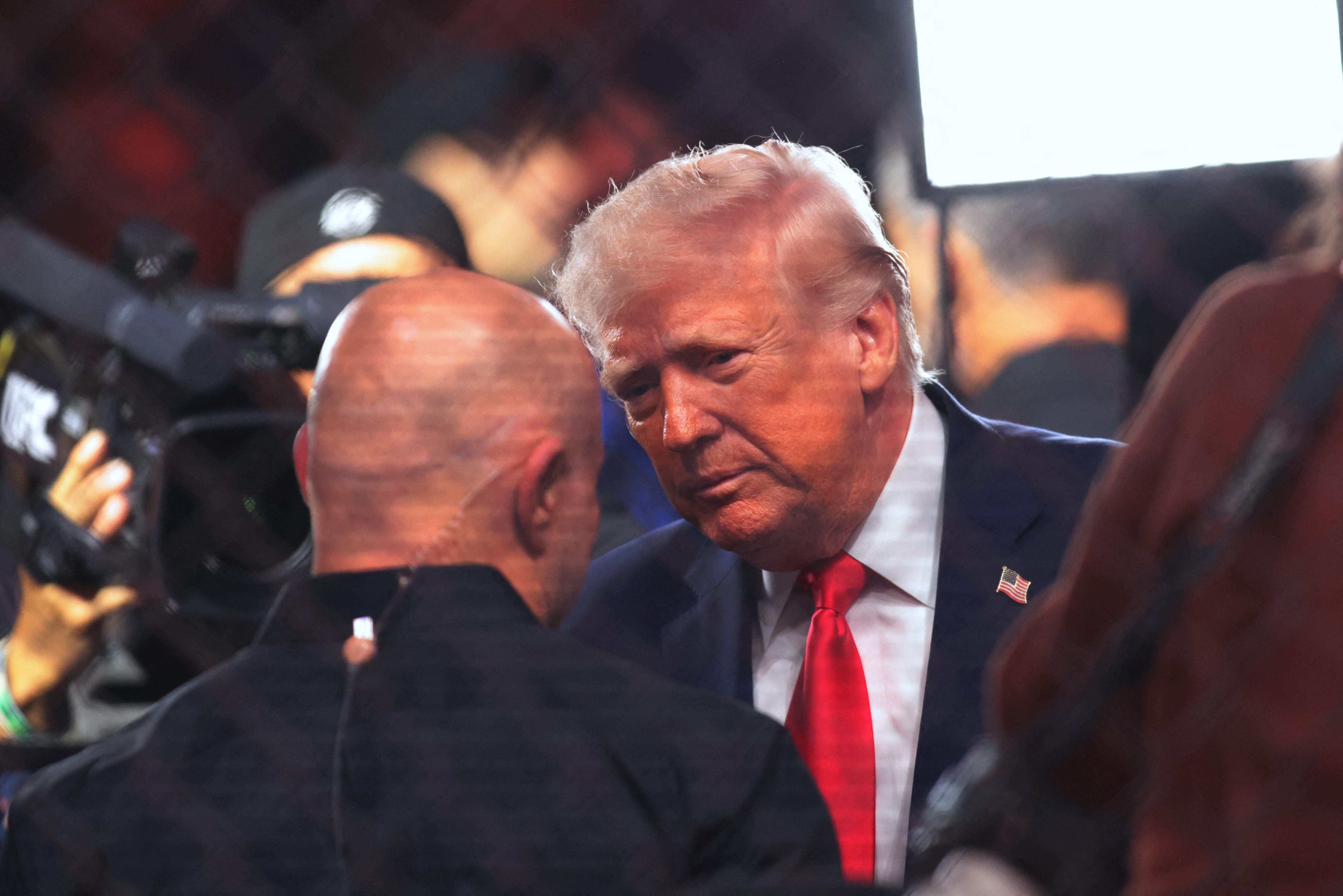 Trump je prisustvovao UFC-u 327 u Miamiju dok je JD Vance bio u Islamabadu