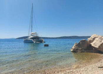 SIDRE VAM SE POD NOSOM? Evo što kaže zakon o udaljenosti kruzera, jahti i jedrilica od kupača na prirodnim plažama