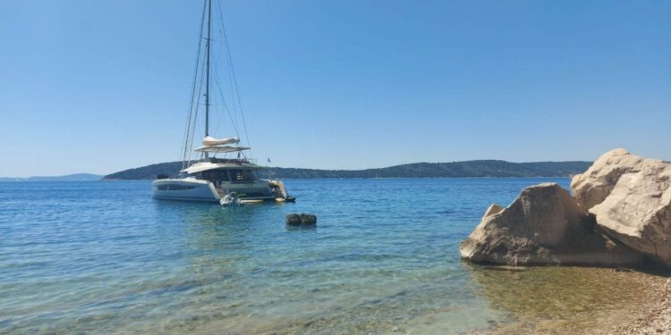 SIDRE VAM SE POD NOSOM? Evo što kaže zakon o udaljenosti kruzera, jahti i jedrilica od kupača na prirodnim plažama
