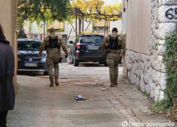 SIPA pretresa šest lokacija: Organizirana skupina prevozila ukradena vozila iz EU u BiH