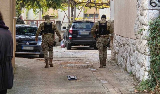 SIPA pretresa šest lokacija: Organizirana skupina prevozila ukradena vozila iz EU u BiH