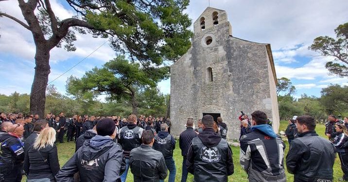 ŠUMA DUHOVA Pozivaju se motoristice i motoriste na tradicionalni 10. Blagoslov motora Dalmacije