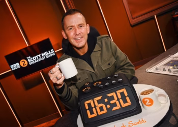 Scott Mills prekinuo šutnju nakon prekida BBC-ja: Zvijezda Radija 2 objavila emotivnu izjavu zahvaljujući kolegama i slušateljima na njihovoj ‘ljubaznosti’ nakon optužbi za seksualni prijestup
