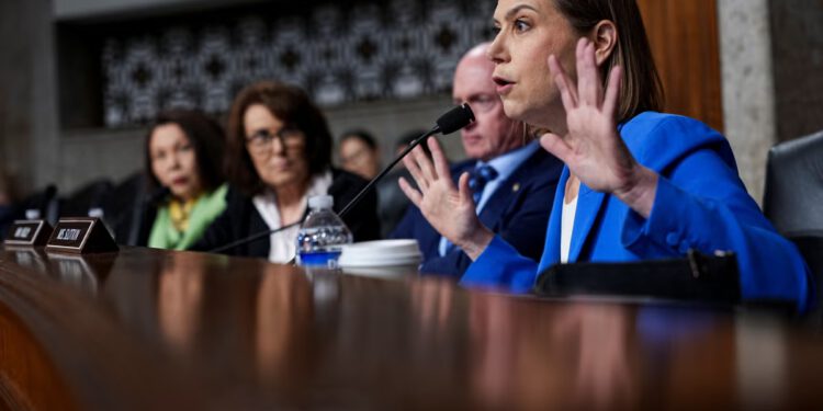 Senatorica Elissa Slotkin govori Hegsethu da ‘preboli to’ u žustroj raspravi nakon najnovijeg drekanja ‘imam trenutak’