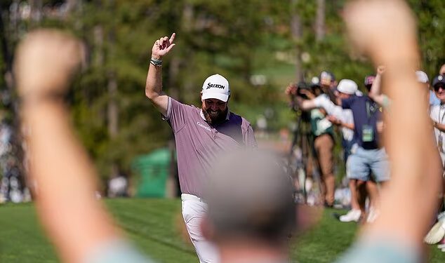 Shane Lowry osigurao je nevjerojatan dio povijesti Mastersa dok je Irac zapanjio obožavatelje najnovijim Augustinim hole-in-one-om