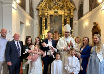 Slavlje u obitelji Barišić: Biskup krstio peto dijete