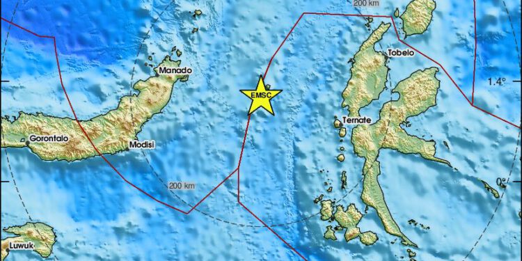 Snažan potres jačine 7,4 pogodio Indoneziju: Izdano upozorenje za tsunami