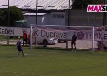 Sportske novosti – VIDEO Scena kakvu Hrvatska ne pamti: Režirao kaos, pa s centra odveo loptu u vlastitu mrežu!