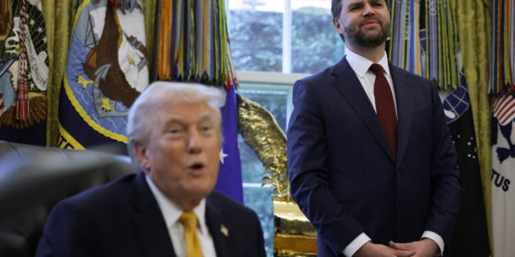 ‘Sretno, JD’: Nekoliko sati nakon što je otpustio Bondija, Trump je upravo osedlao Vancea titulom ‘Car’ koja je osudila njegovog prethodnika