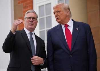 Starmer ‘neće popustiti’ pred Trumpovim prijetnjama da će raskinuti britansko-američki trgovinski sporazum dok se svađa oko rata u Iranu zaoštrava