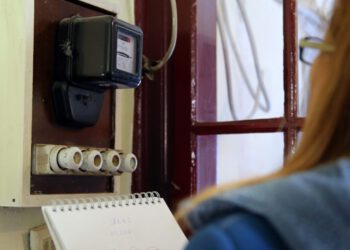 Stižu niži računi za struju? Planira se povijesni rez poreza zbog energetske krize!