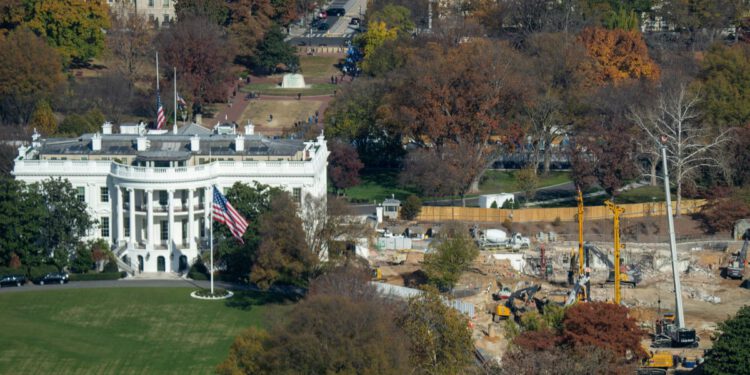 Sud je odlučio da se Trumpova izgradnja plesne dvorane može nastaviti nakon što niži sud zahtijeva da se zaustavi