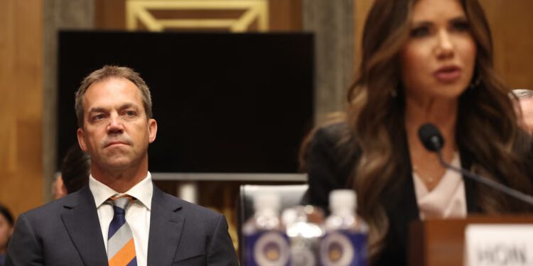 Suprug Kristi Noem koji se oblači u drugu odjeću rekao je fetiš modelu da je želi oženiti 5 dana nakon što je supruga izbačena iz DHS-a: izvješće