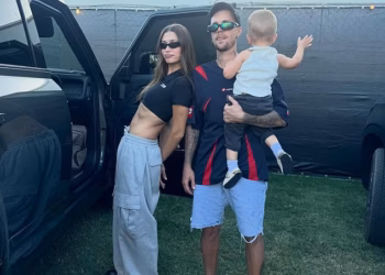 Supruga Justina Biebera Hailey pleše sa sinom Jackom Bluesom dok gleda pjevača na probi za Coachellu