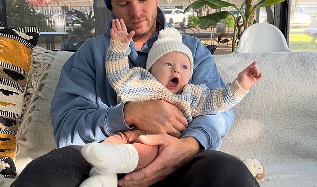 Supruga brata AFL zvijezde objavila je srcedrapateljnu objavu o njemu i njihovom malom sinu nakon njegove tragične smrti u 35. godini: ‘Posljednja fotografija koju sam snimila svoja dva sina’