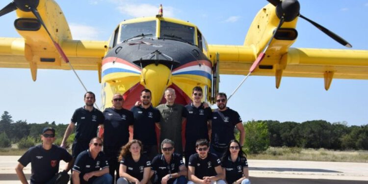 Susret heroja- Brački vatrogasci posjetili eskadrile Hrvatskog ratnog zrakoplovstva