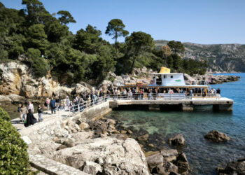 Svi su pohrlili na Lokrum, dan kao stvoren za uživanje u prirodi