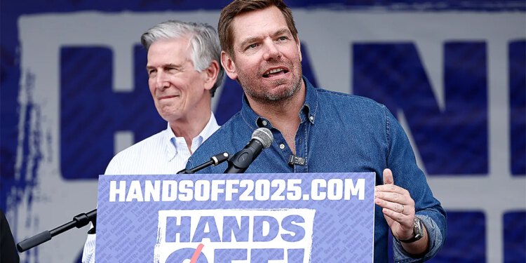 Swalwell i Gonzales podnijeli su ostavke iz Kongresa zbog prijeteće prijetnje izbacivanjem