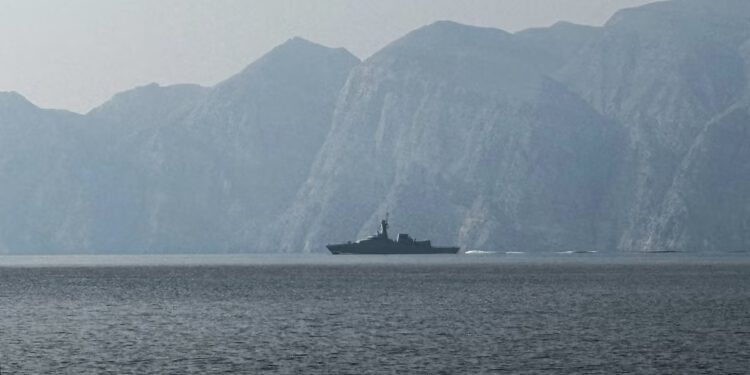 Teheran optužen za ‘naoružavanje’ Hormuza dok dobiva na nafti uoči američko-iranskih pregovora