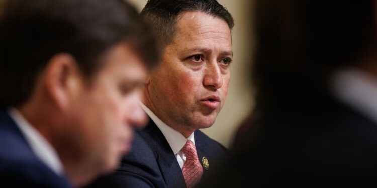 Teksaški republikanski zastupnik Tony Gonzales odustaje od ponovnih izbora jer House otvara istragu o aferi s bivšom zaposlenicom