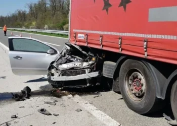 Teška nesreća kod Bajakova: Poginuo 65-godišnjak, žena teško ozlijeđena