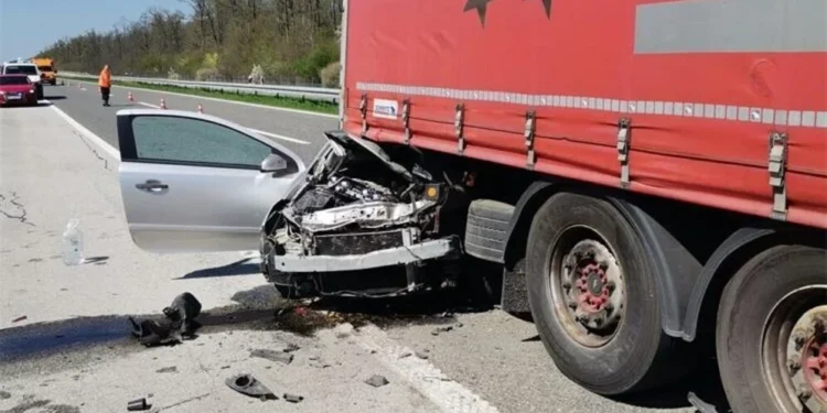 Teška nesreća kod Bajakova: Poginuo 65-godišnjak, žena teško ozlijeđena