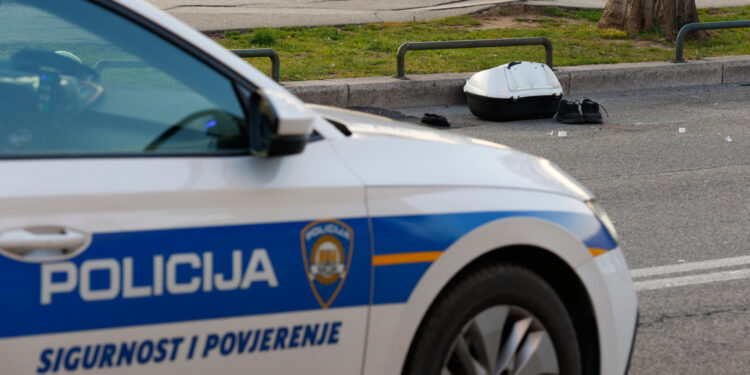 Tragedija u Babinoj Gredi: Naletio vozilom na tri pješakinje, jedna žena poginula