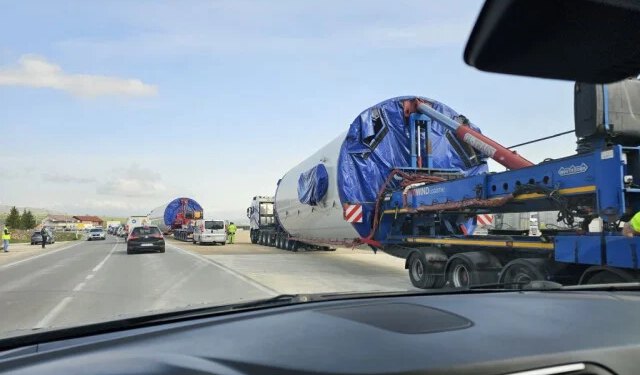 Transport opreme za vjetroelektranu blokira promet kod Tomislavgrada, kolone će trajati dva mjeseca