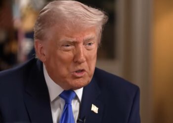 Trump dao veliki intervju, najednom se naljutio: ‘Vi ste sramota, zašto čitate to smeće?’