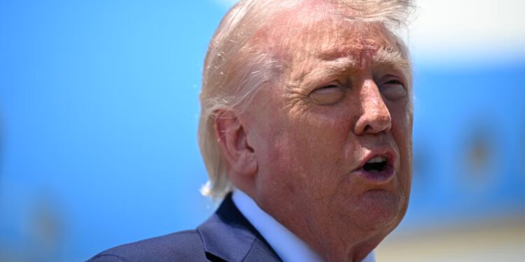 Trump je domaćin VIP kripto događaja dok vrijednost njegova novčića pada