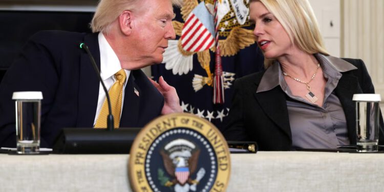 Trump je otpustio Pam Bondi dok je Todd Blanche imenovan privremenim državnim odvjetnikom: ažuriranja uživo