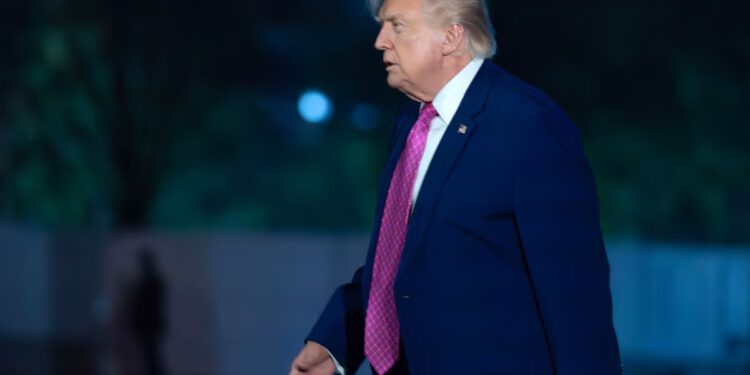 Trump kaže da je vojska ‘ZAKLJUČANA I NAPUNJENA’ nakon što su mirovni pregovori s Iranom predvođeni Vanceom propali