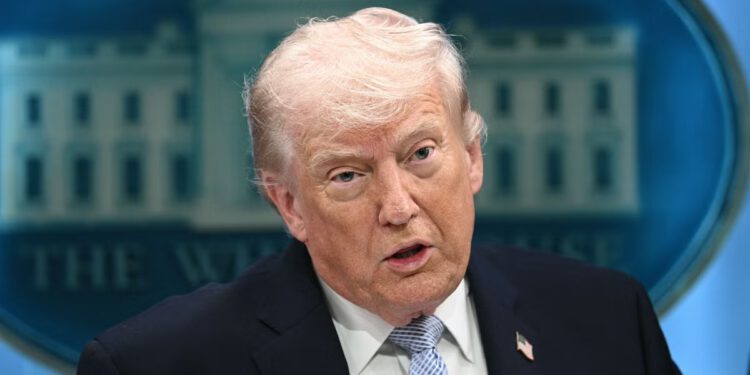 Trump kaže da “uopće nije” zabrinut zbog počinjenja ratnih zločina u Iranu