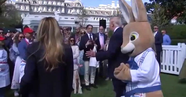 Trump pita goste na uskršnjem događaju imaju li Biden ili Harris niži IQ | Vijesti