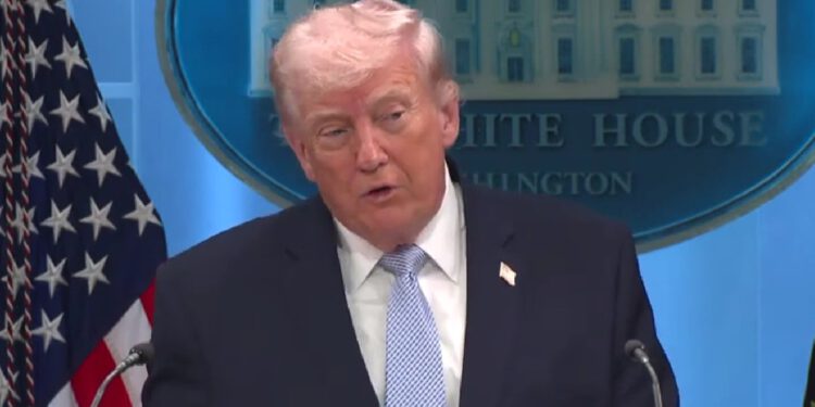 Trump povukao ultimatum: Pala cijena nafte, napadi prekinuti, otvara se Hormuški tjesnac