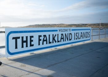 Trump prijeti da će preispitati zahtjev Velike Britanije za Falklandske otoke i kazniti NATO saveznike zbog neslaganja oko rata u Iranu