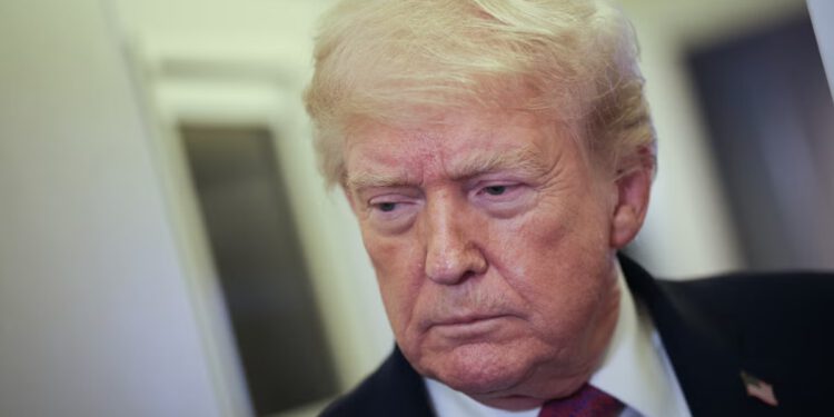 Trumpov rejting pada na najnižu razinu u drugom mandatu jer gotovo dvije trećine ne odobrava predsjednika