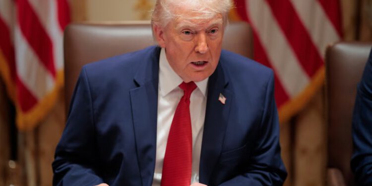 Trumpovi dužnosnici pripremaju se za ‘scenarij iz noćne more’ u kojem nafta dosegne 150 dolara po barelu – i izazove još više bola na benzinskoj pumpi