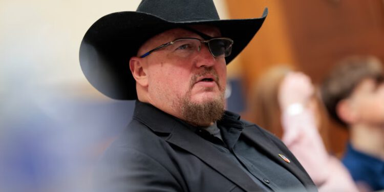 Trumpovo DOJ traži odbacivanje slučajeva protiv Oath Keepers i Proud Boys osuđenih za pobunjeničku zavjeru za nemire 6. siječnja