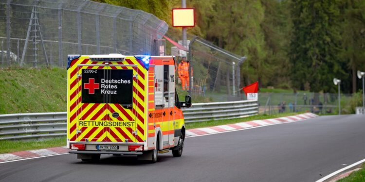 U sudaru sedam automobila na Nurburgringu jedan mrtav i šest ozlijeđenih (VIDEO) — RT Entertainment