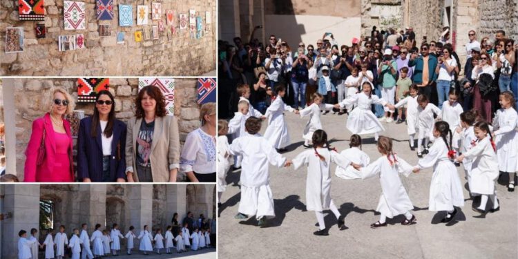 Učenici I. gimnazije Split spojili tradiciju i tehnologiju na način koji je oduševio sve! Bili smo na predstavljaju projekt ‘Opleti u Etnografskom’, donosimo fotogalerju