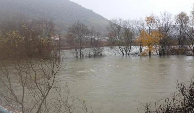Upozorenje na moguće poplave i klizišta u Hercegovini