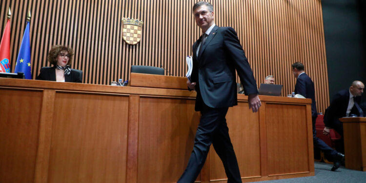 Uskoro počinje Aktualac, Plenković stigao u Sabor: ‘HSS je imao čudnovatu ekskurziju, sad su s nama’