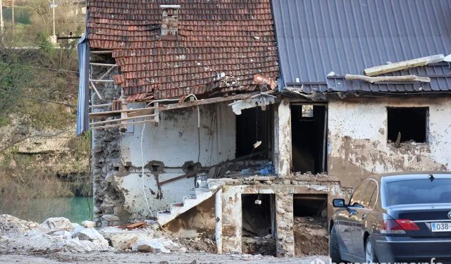 VIDEO Četrnaest mjeseci nakon poplava: Neki se vratili, drugi još žive u kontejnerima