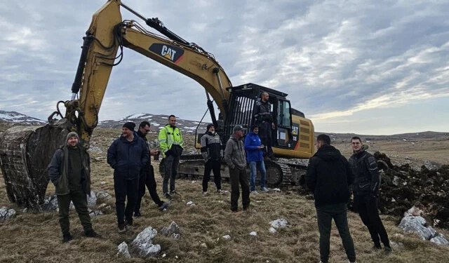 VIDEO Mještani pred bagerima kod Livna: Počeli radovi na vjetroelektrani, građani blokirali mehanizaciju