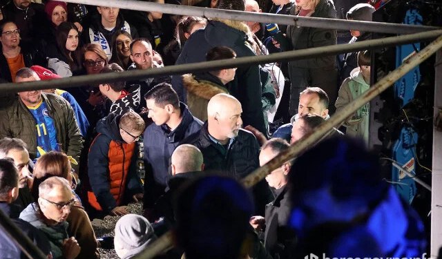 VIDEO Mostar slavi Barbareza: Tisuće ljudi na dočeku izbornika BiH ispod Starog mosta