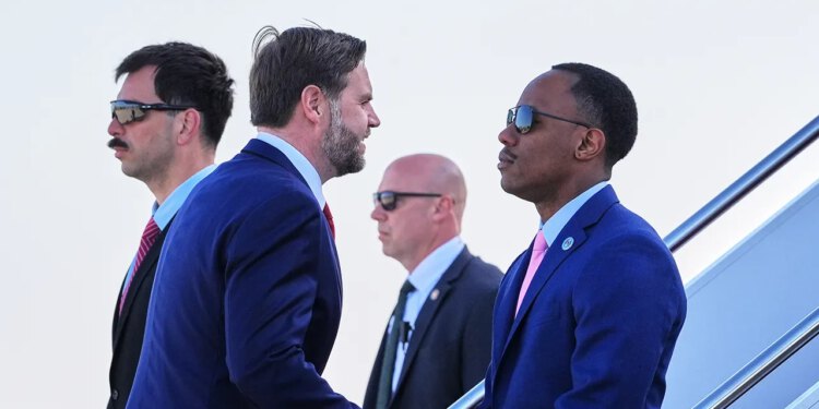 Vance stiže u Pakistan na pregovore o prekidu vatre u Iranu s Witkoffom i Kushnerom