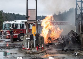 Vatrena olupina automobila zvijezde Bob’s Burgersa Eugenea Mirmana otkrivena na jezivim fotografijama nakon herojskog spašavanja