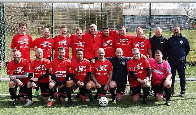 Veliki Sam se vratio! Legenda Boltona vratila se u klub kako bi trenirala nogometnu momčad i promovirala KPR koji spašava živote