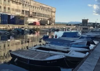 Više od 700 mjesta u lukama zjapi prazno dok tisuće građana godinama čekaju na red!